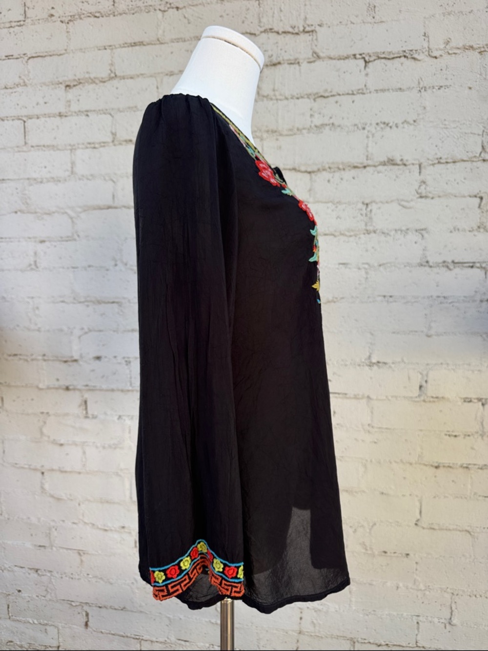 Johnny Was Suko Tunic Top Black Embroidered V-Neck Size Petite M - Picture 6 of 15